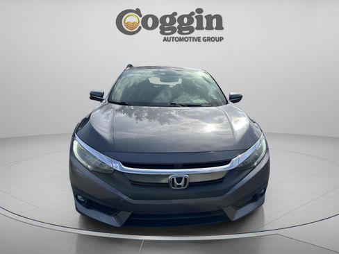 Used 2018 Honda Civic Touring image 9