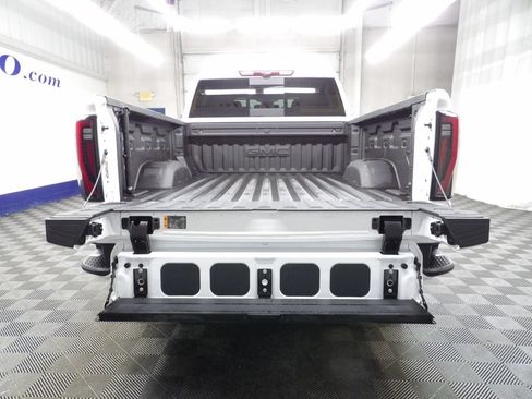 Used 2025 GMC Sierra 2500 AT4 w/ Technology Package AWD/4WD image 45