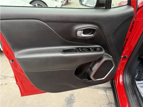 Used 2020 Jeep Renegade Limited w/ UConnect 8.4 Nav Group FWD image 16