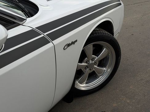 Used 2011 Dodge Challenger R/T image 8