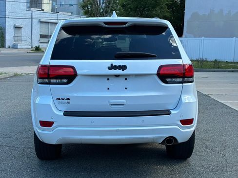 Used 2018 Jeep Grand Cherokee Altitude AWD/4WD image 6