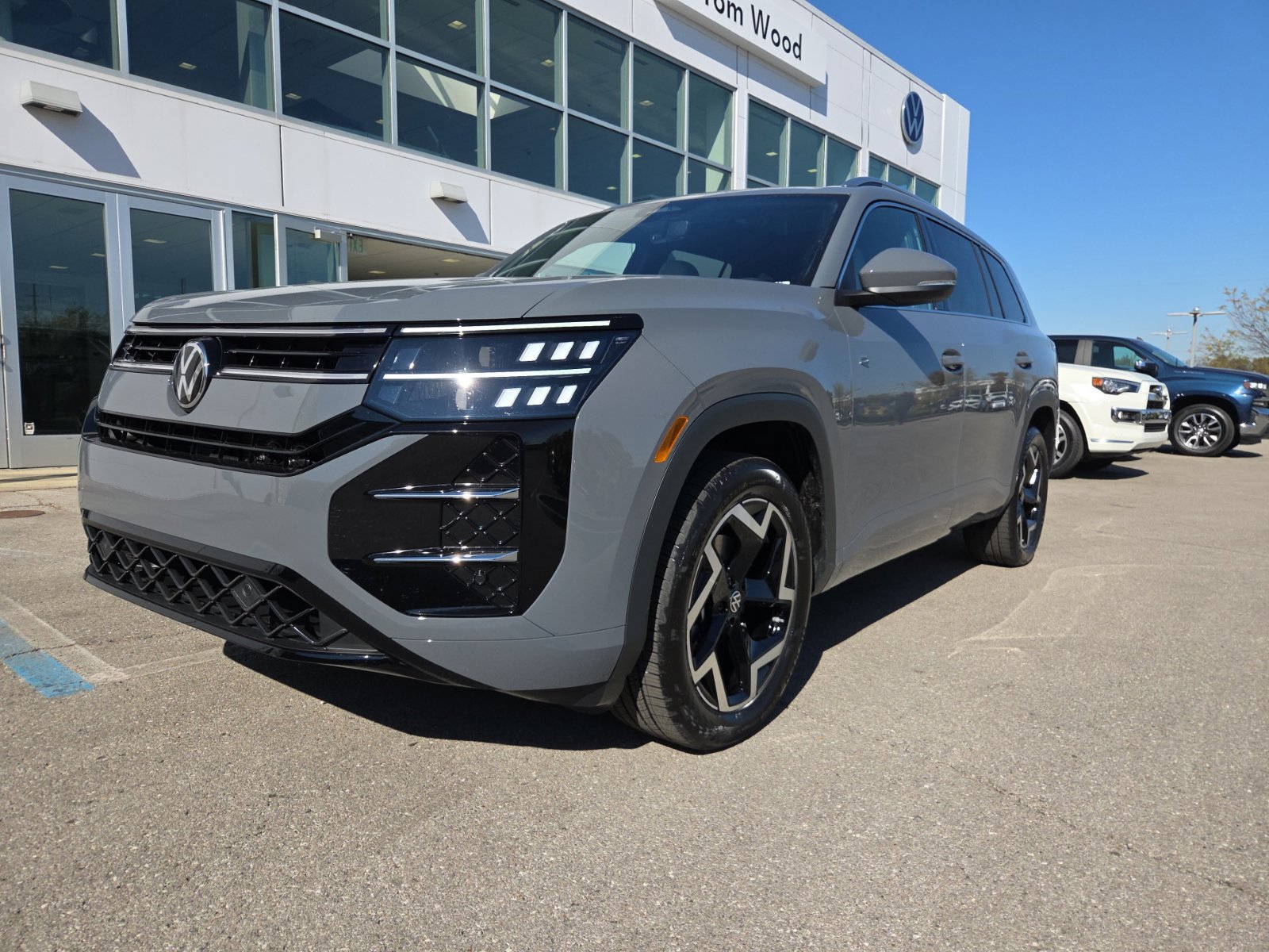 New 2027 Volkswagen Atlas SEL R-Line AWD/4WD image 14