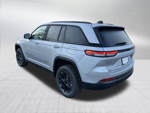 New 2025 Jeep Grand Cherokee Altitude image 7