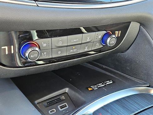 Used 2024 Buick Enclave Premium image 18