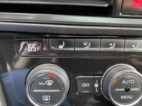 Used 2021 Volkswagen Jetta SE FWD image 20