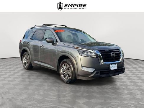 Used 2024 Nissan Pathfinder SV AWD/4WD image 1