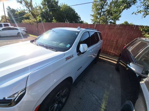 Used 2022 Chevrolet Tahoe Z71 w/ Luxury Package AWD/4WD image 6