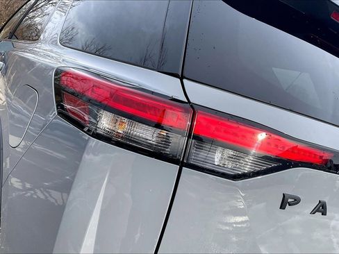 Used 2023 Nissan Pathfinder SL w/ SL Premium Package image 39