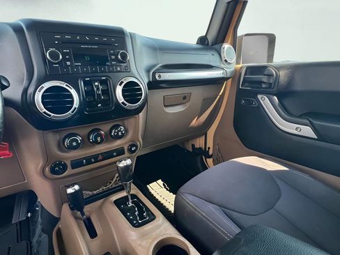 Used 2013 Jeep Wrangler Unlimited Sahara w/ Connectivity Group AWD/4WD image 37