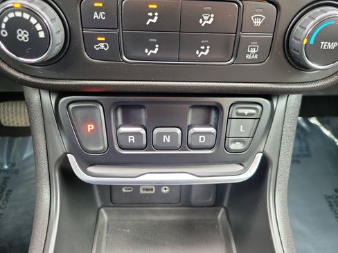 Used 2020 GMC Terrain SLE FWD image 21