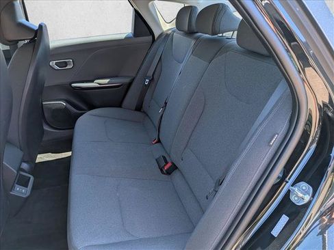 Used 2025 Kia K4 FWD image 18