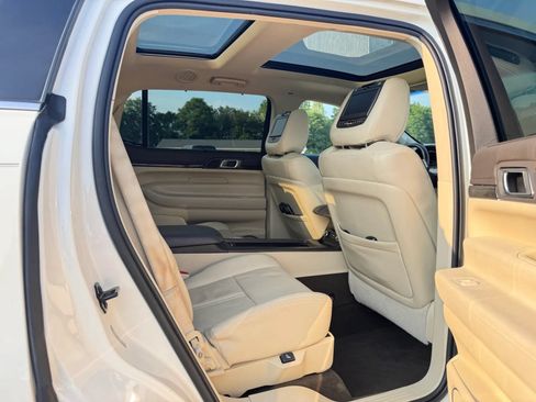 Used 2013 Lincoln MKT AWD image 27