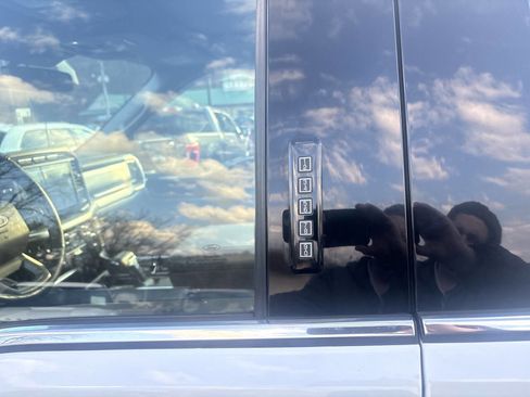 Used 2021 Ford F150 Lariat w/ Equipment Group 502A High image 39