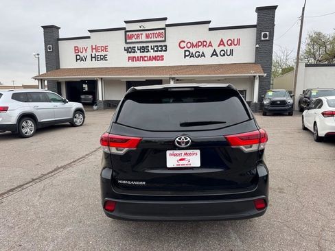 Used 2019 Toyota Highlander LE FWD image 6