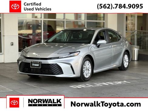 Certified 2025 Toyota Camry LE image 1