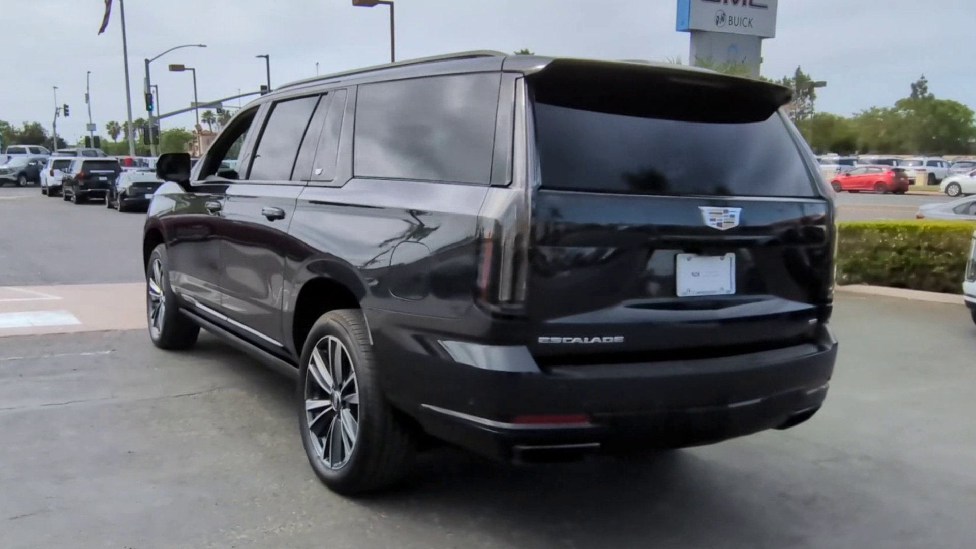 Certified 2025 Cadillac Escalade ESV Sport w/ LPO, Floor Liner Package AWD/4WD image 68