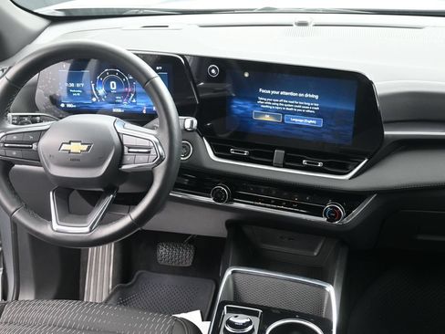 Used 2026 Chevrolet Equinox LT w/ Safety and Technology Package FWD image 14