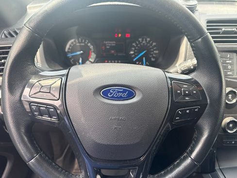 Used 2018 Ford Explorer XLT AWD/4WD image 11