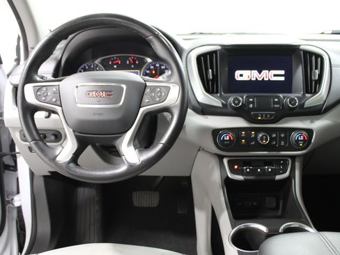 Used 2022 GMC Terrain SLT w/ Infotainment Package II AWD/4WD image 2