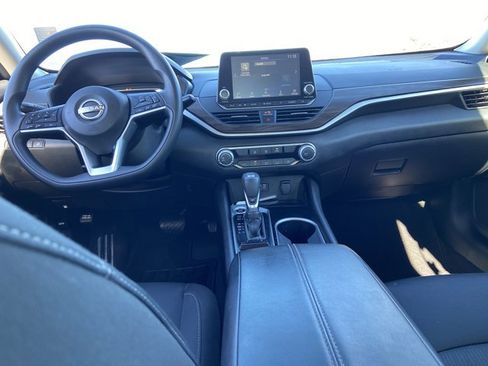 Used 2024 Nissan Altima 2.5 SV image 14