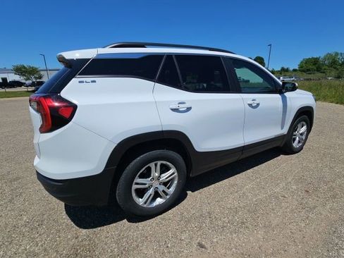 Used 2023 GMC Terrain SLE w/ Driver Convenience Package FWD image 3
