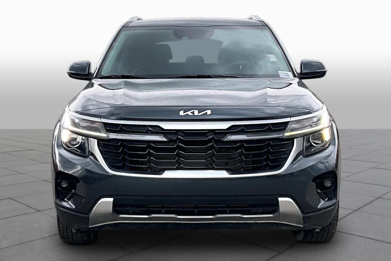 Used 2025 Kia Seltos EX FWD image 4