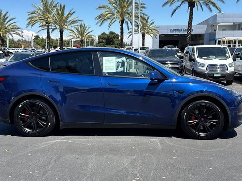 Used 2022 Tesla Model Y Performance AWD/4WD image 2