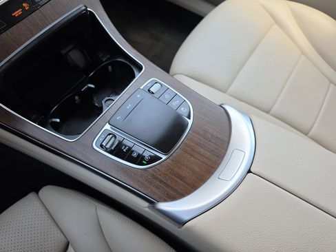 Used 2022 Mercedes-Benz GLC 300 4MATIC w/ Premium Package Lite image 32