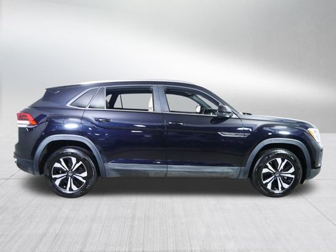Certified 2025 Volkswagen Atlas Cross Sport SE image 8