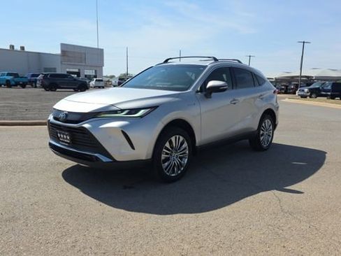 Used 2021 Toyota Venza Limited image 2