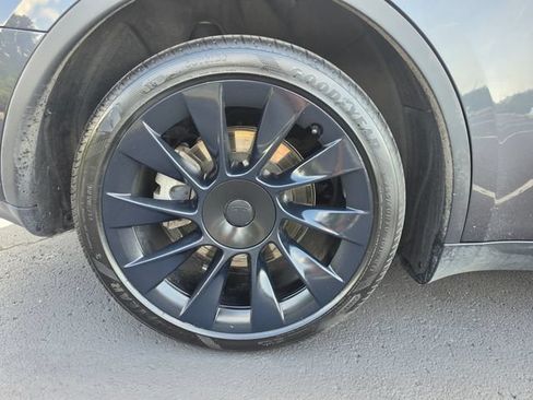 Used 2024 Tesla Model Y 2WD image 4