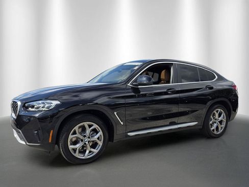 Used 2025 BMW X4 xDrive30i AWD/4WD image 3