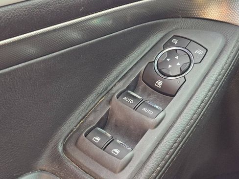 Used 2015 Ford Explorer XLT w/ Equipment Group 202A FWD image 27