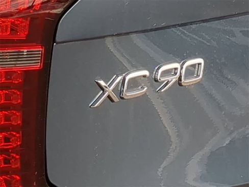 New 2026 Volvo XC90 B5 Plus w/ Protection Package Premier image 12