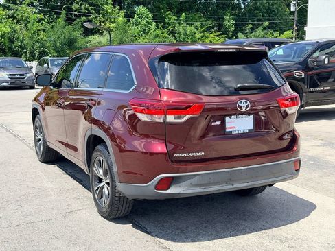 Used 2018 Toyota Highlander LE FWD image 4