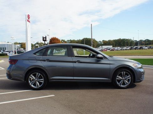 Used 2024 Volkswagen Jetta SE image 21