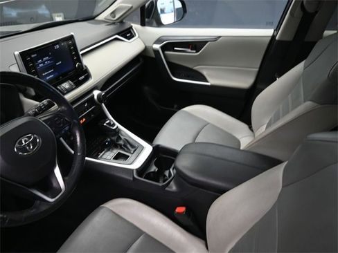 Used 2019 Toyota RAV4 XLE Premium w/ Cold Weather Package image 17