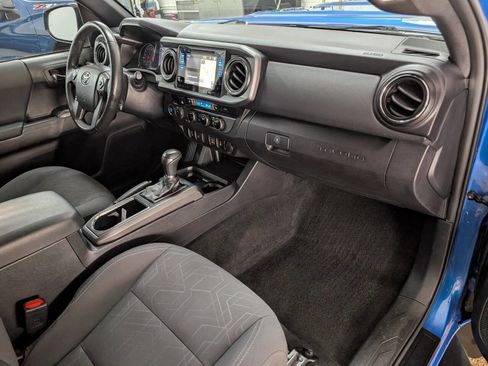 Used 2017 Toyota Tacoma TRD Sport AWD/4WD image 21