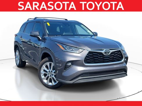 Used 2021 Toyota Highlander Limited FWD image 1