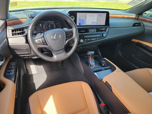 Used 2024 Lexus ES 300h w/ Premium Package FWD image 16