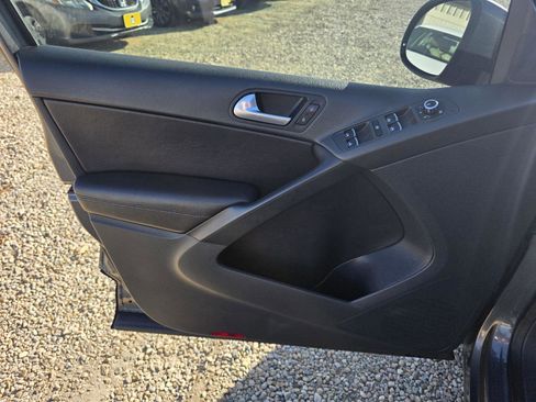 Used 2014 Volkswagen Tiguan SE image 12