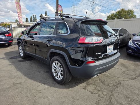 Used 2019 Jeep Cherokee Latitude w/ Cold Weather Group AWD/4WD image 2