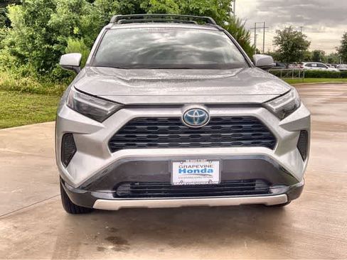 Used 2024 Toyota RAV4 SE AWD/4WD image 7