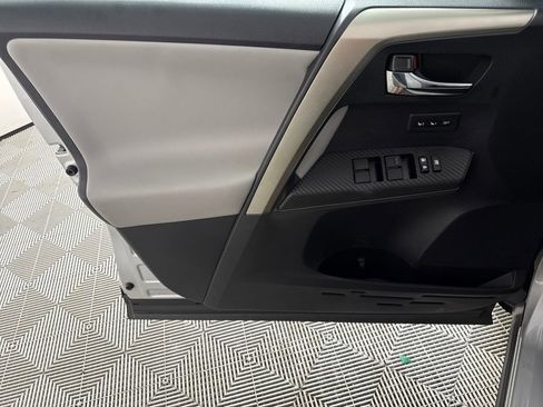 Used 2015 Toyota RAV4 Limited w/ Technology Package image 10