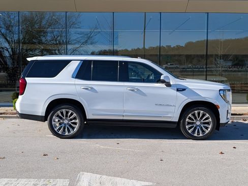 Used 2021 GMC Yukon Denali w/ Denali Premium Package image 8
