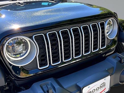 Certified 2025 Jeep Wrangler Unlimited Sahara AWD/4WD image 28