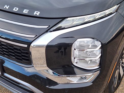 New 2025 Mitsubishi Outlander SE image 5