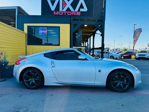 Used 2009 Nissan 370Z Touring w/ Sport Pkg RWD image 4