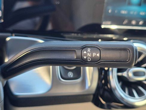 Used 2021 Mercedes-Benz GLB 250 4MATIC image 34