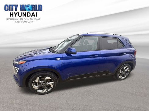 Used 2022 Hyundai Venue Limited image 2